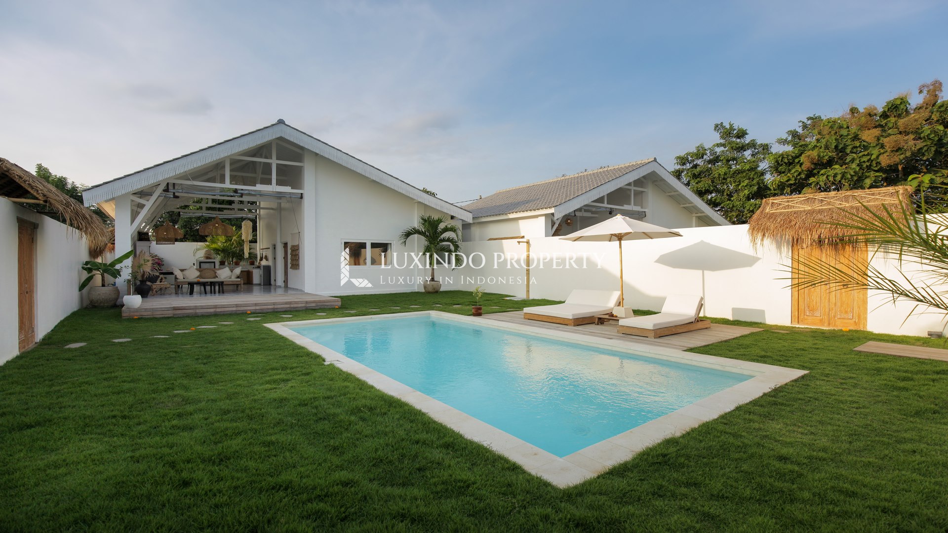 BINGIN – LIGHT-FILLED 2BR BOHO VILLA NEAR THE BEACH (LHV1033)